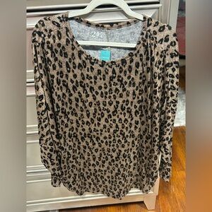 NWT Maurices 24/7 leopard batwing tunic top